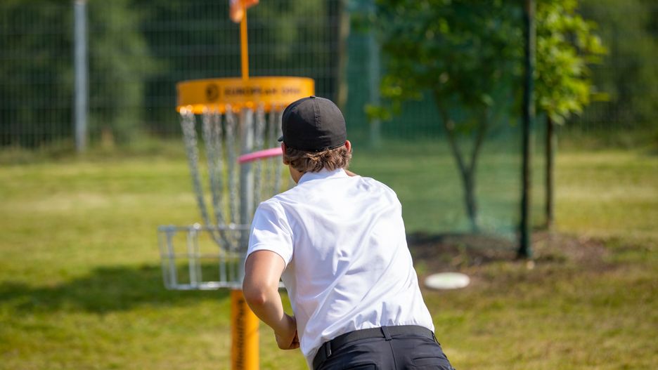 Jne Valokuvaus
game, basket, putting, hole, target, sport, park, summer, activity, outdoors, throw, chain, leisure, course, play, recreation, green, score, outside, grass, shot, point, outdoor, hobby, disc golf, recreational, spring, field, disc golf basket, chains, competition, disc, exercise, retro, leisure games, final shot, ace, passion, disc golf disc, leisure activity, par, recreational pursuit, birdie, ultimate, close up, power, golfer, lifestyle, metal