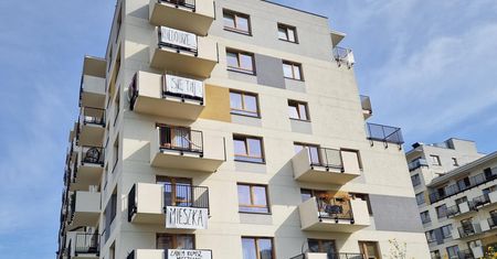 Zbuntowali się przeciwko deweloperowi. "Płacimy miliony za mieszkania"
