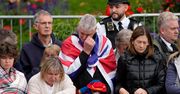 Szczere łzy Brytyjczyków. Płacz przed Pałacem