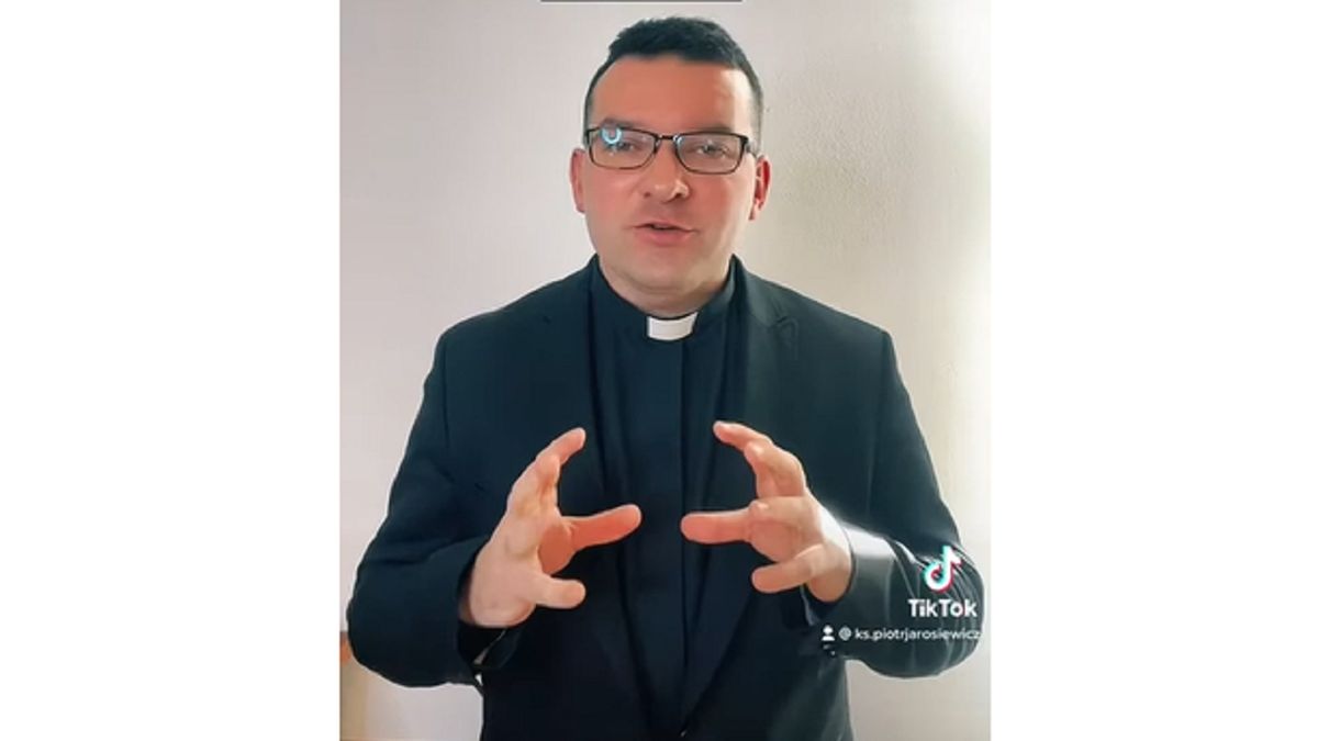 Czy można się tak ubrać do kościoła? Ksiądz komentuje. 