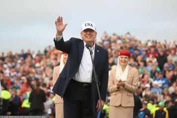"Wszyscy mnie męczyli". Trump wycofa cło na whiskey