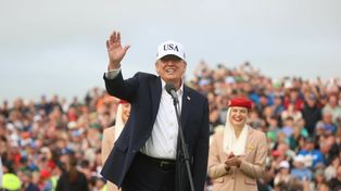 "Wszyscy mnie męczyli". Trump wycofa cło na whiskey