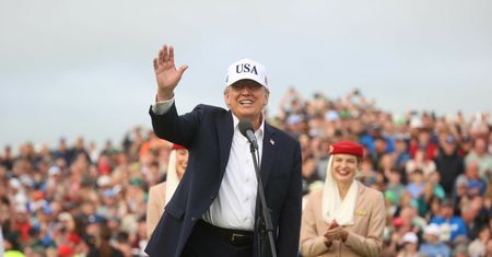"Wszyscy mnie męczyli". Trump wycofa cło na whiskey