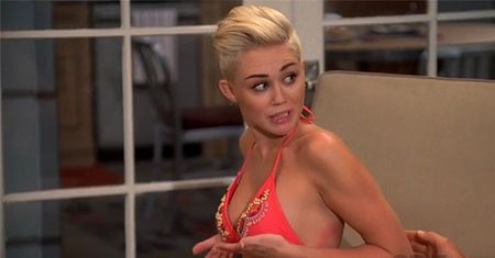 Miley W BIKINI w "Dwóch i pół"!