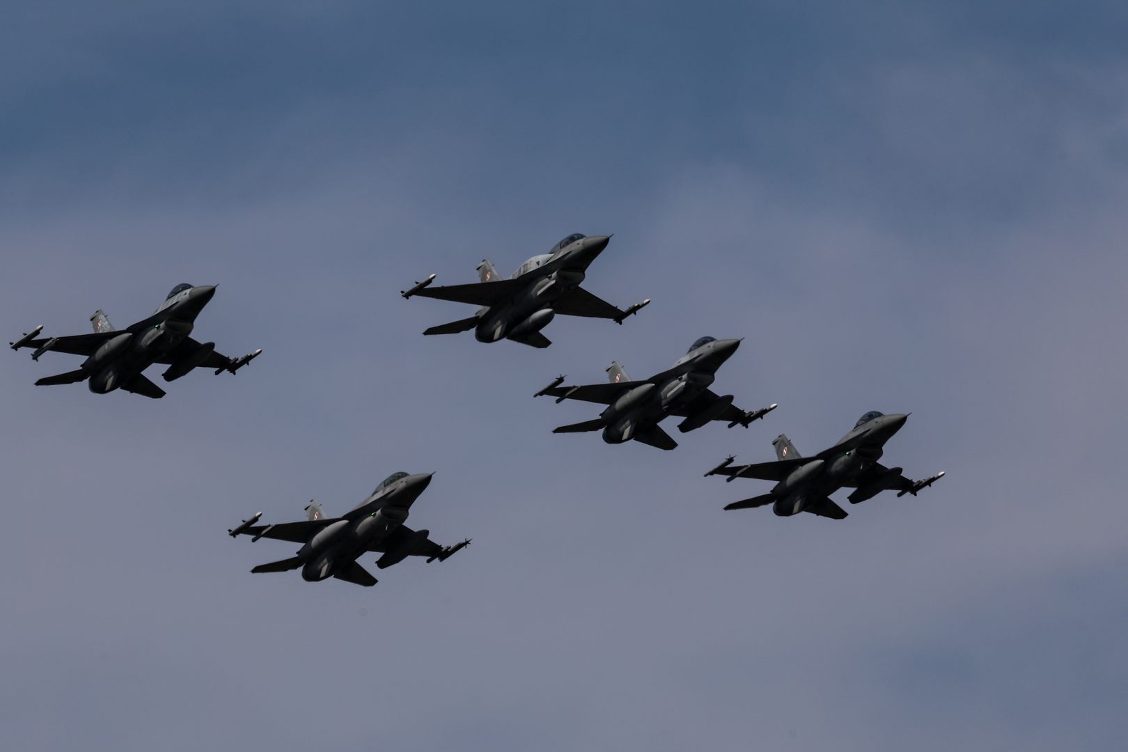 Zmasowany ostrzał Ukrainy. Myśliwce NATO w powietrzu