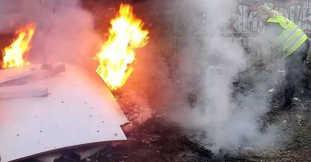 Rozpalił ognisko z odpadów. Sporo za to zapłacił