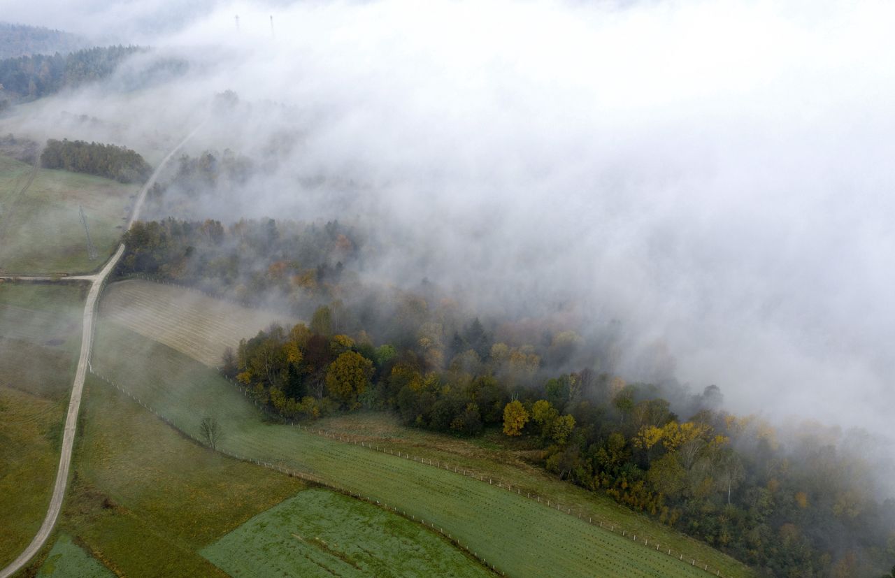 Pogoda na dziś. IMGW ostrzega przed niekorzystnymi warunkami [27.10.2020]