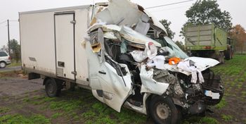 Jarantowice: Wypadek na DK62. Bus wbił się w przyczepę ciągnika