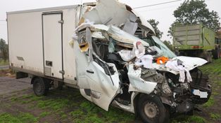 Jarantowice: Wypadek na DK62. Bus wbił się w przyczepę ciągnika
