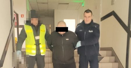 Bratobójczy atak nożem. W wyniku kłótni 33-letni brat zaatakował drugiego i groził mu pozbawieniem życia