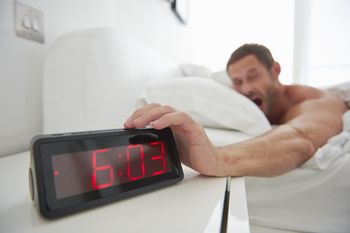 Co wiesz o porannym wstawaniu? Podejmij wyzwanie i sprawdź się w krzyżówce