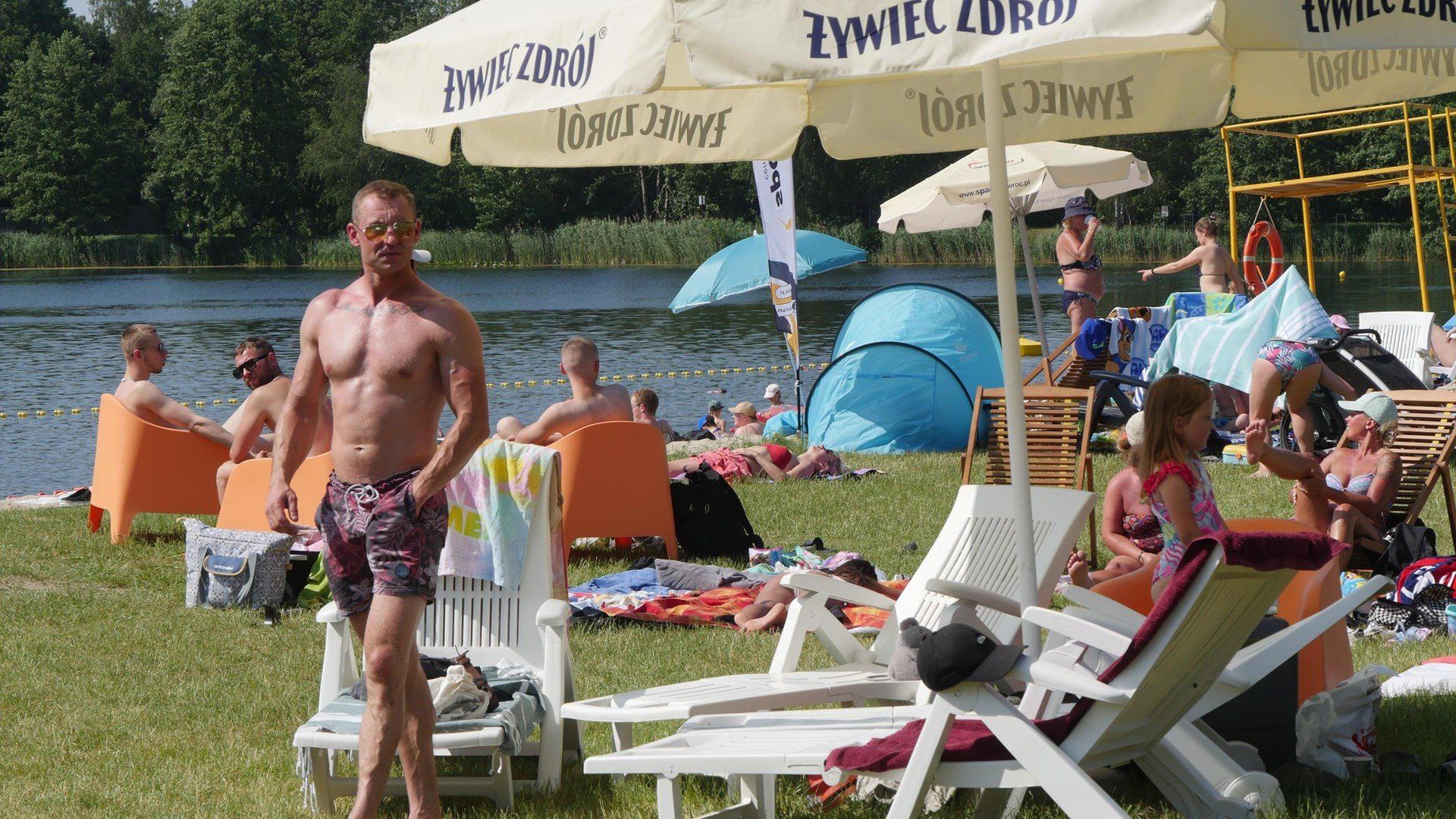 Rekordowe tłumy na kąpielisku Glinianki we Wrocławiu