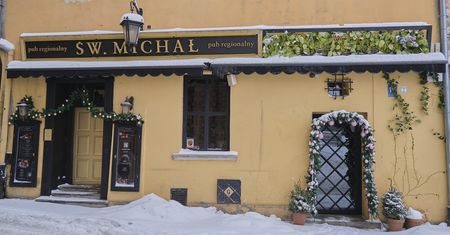 Kolejny wyjazd strażaków do pożaru restauracji na Starym Mieście. Tliła się konstrukcja dachu kamienicy