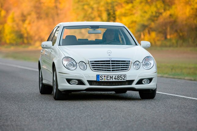 Mercedes Klasy E (W211) słynie z ogromnej trwałości mechanizmów i dość niestabilnej elektroniki.