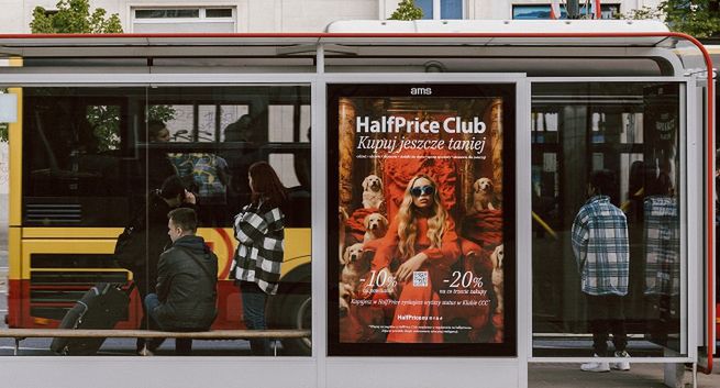 Zdjęcia wygenerowane przez sztuczną inteligencję  w reklamach HalfPrice