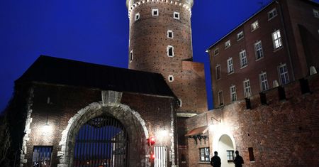 Zastępca komendanta policji w Krakowie odwołany. Kara za błędy w ochronie miesięcznicy smoleńskiej?