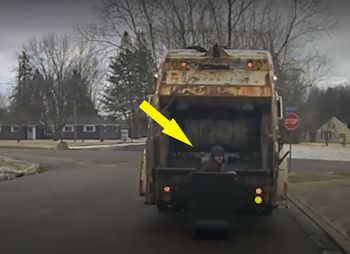 Ukrył się w koszu na śmieci. Pracownik aż odskoczył. Nagranie