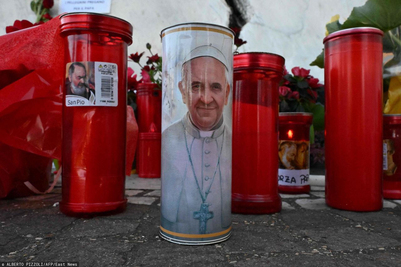 Papst Franziskus: Hoffnung auf Genesung trotz langer Klinikzeit