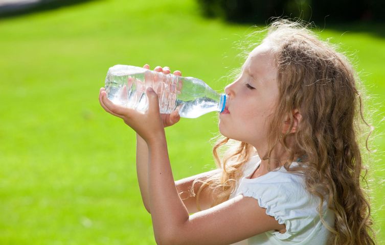 Jaką wodę wybrać dla dziecka? 
