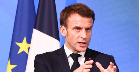 Co zrobi Izrael? Macron wzywa: "Zaprzestańcie bombardowań"