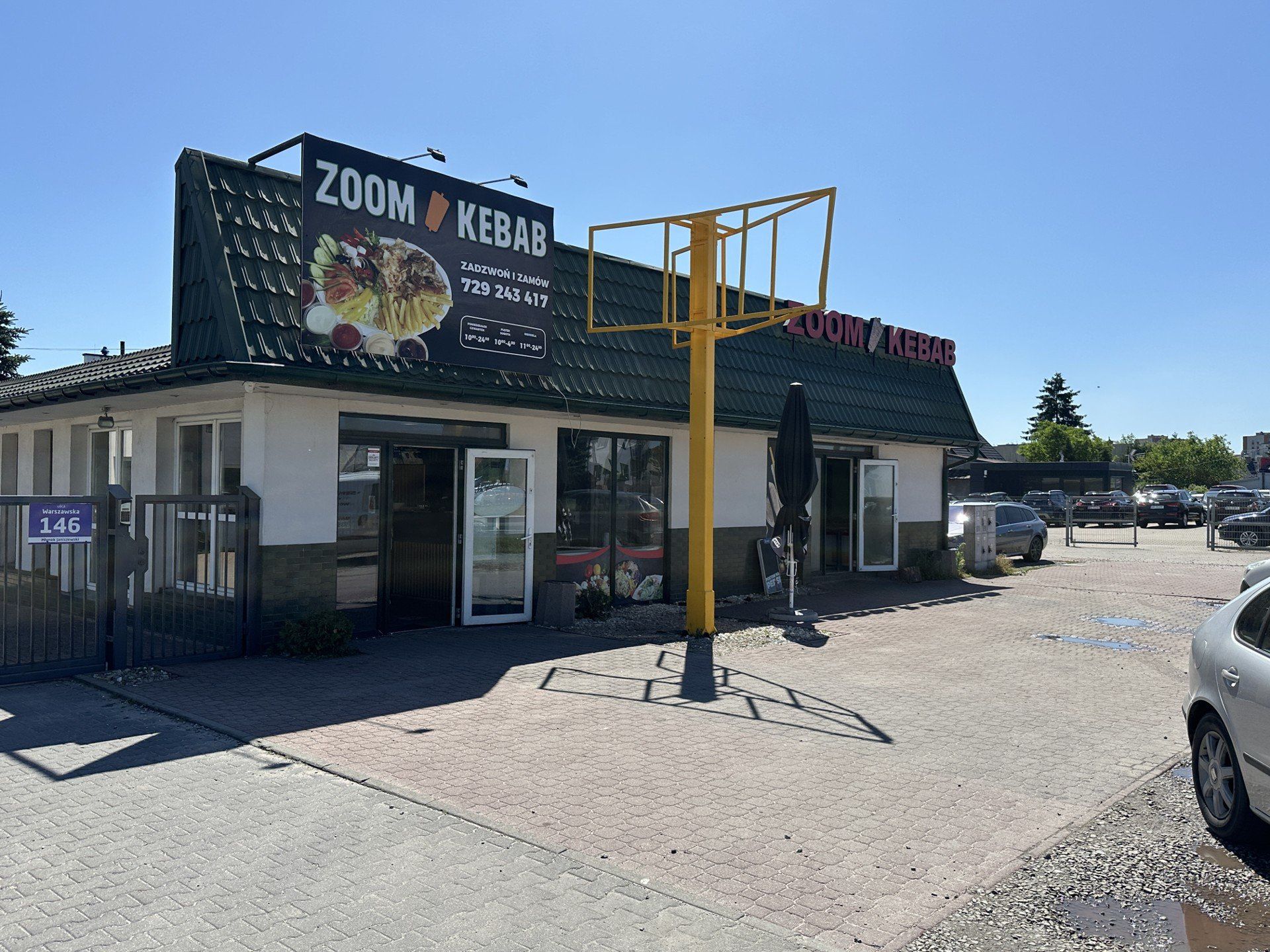 Zoom Kebab to kolejny przybytek kulinarny na niewielkim odcinku ulicy Warszawskiej.
