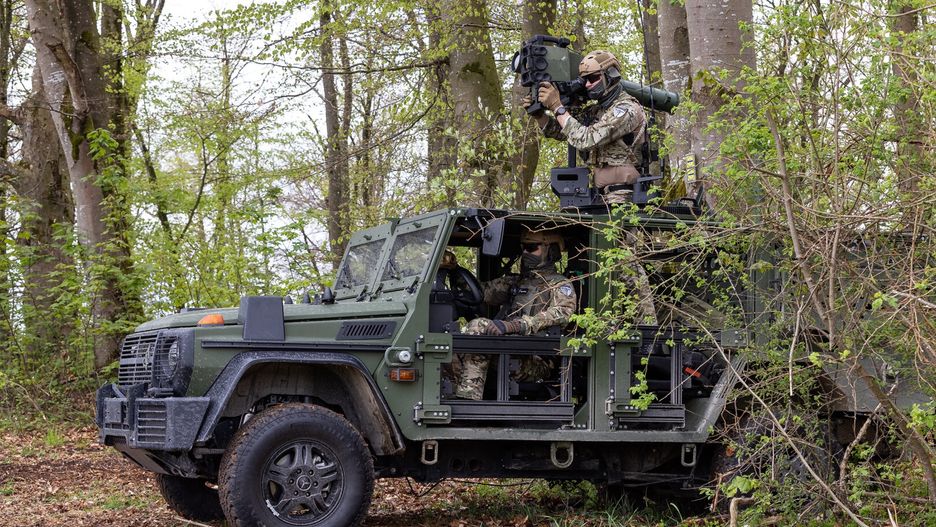 Enok AB wraz z wyrzutnią ppk SPIKE-LR/LR2