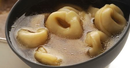 Maggi nie będzie ci potrzebne. Włosi dorzucają do rosołu inny składnik