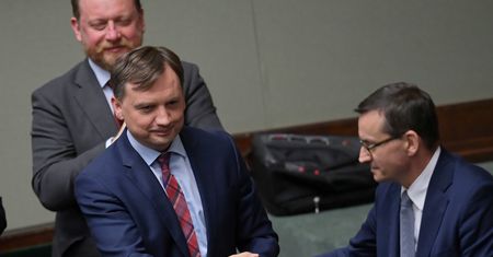 Gminy wykluczone z unijnych dotacji przez uchwały ws. LGBT. Solidarna Polska naciska na Mateusza Morawieckiego