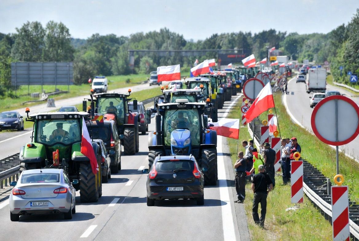 Rolnicy zablokowali S3! Traktory na ekspresówce, gigantyczne korki nad morze
