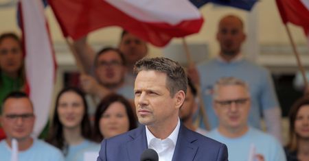 Rafał Trzaskowski: "zawetuję podwyższenie wieku emerytalnego". Cztery lata temu głosował przeciw obniżeniu