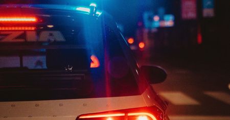 Makabryczne zabójstwo. Ciało mężczyzny znaleziono nad rzeką. Przed śmiercią zdążył jeszcze zadzwonić
