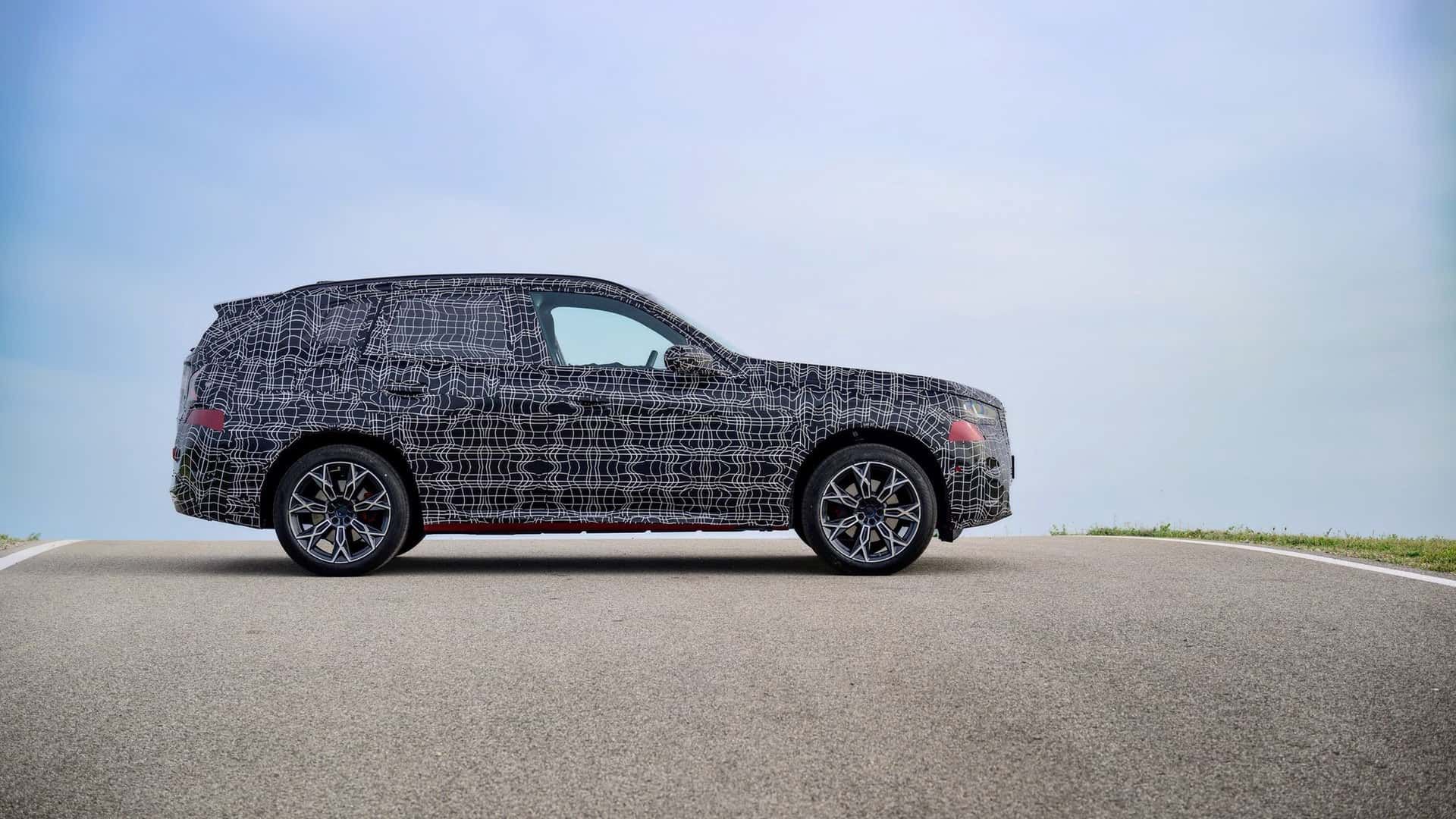 Nowe BMW X1 w kamuflażu