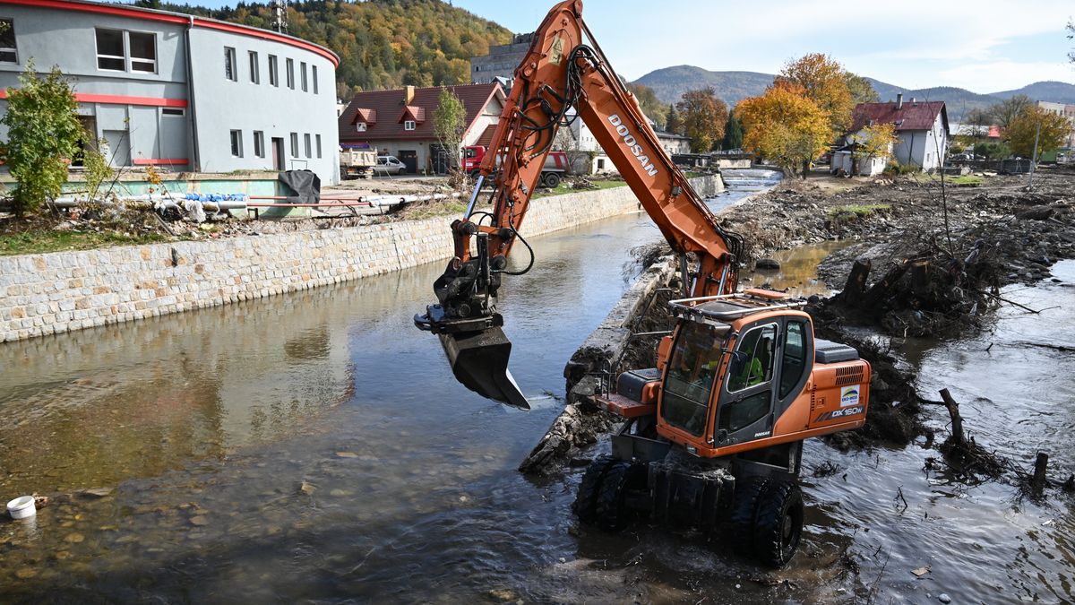 Zniszczenia po powodzi w Stroniu Śląskim