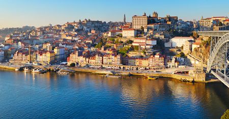 Porto w blasku słońca. Poczuj magię Portugalii z letnią promocją LOT-u