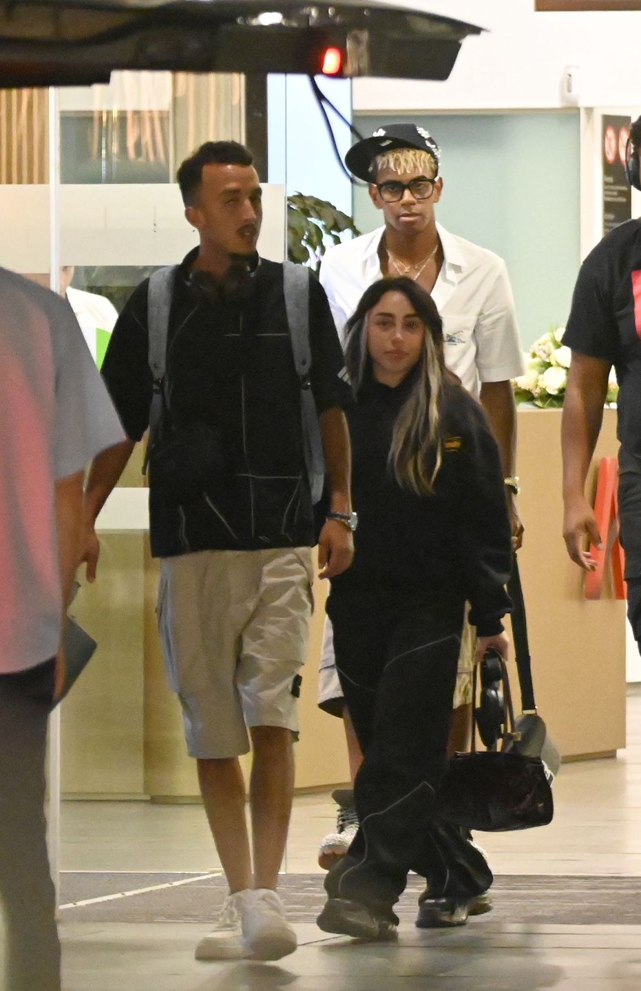 Lamine Yamal i Nicki Nicole na lotnisku