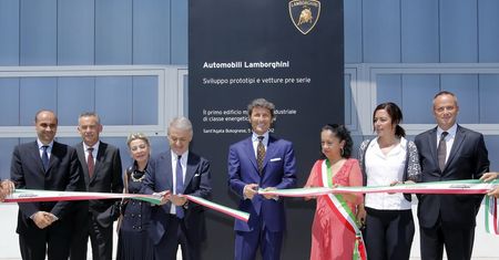 Centrum rozwojowe i mała fabryka w jednym? Oto nowy budynek Lamborghini