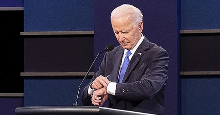 Nie mógł doczekać się końca debaty. Biden powtórzył wpadkę Busha