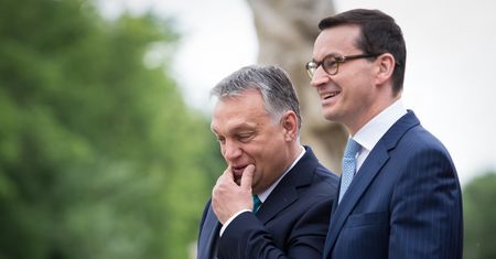 Orban walczy o poparcie. Pokazał klip z Morawieckim
