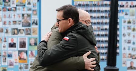 Niezapowiedziana wizyta. Symboliczny ruch Morawieckiego