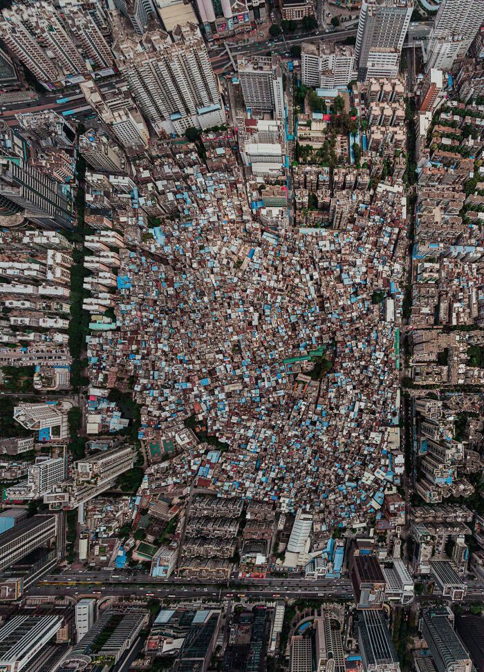 Widok lotniczy na Kanton (Guangzhou) w Chinach, którego liczba mieszkańców przekroczyła 15 milionów osób. Na 1 km kw. przypada 2059 osób.