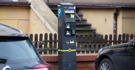 Koniec z darmowym parkowaniem w tej części Warszawy. Oto stawki