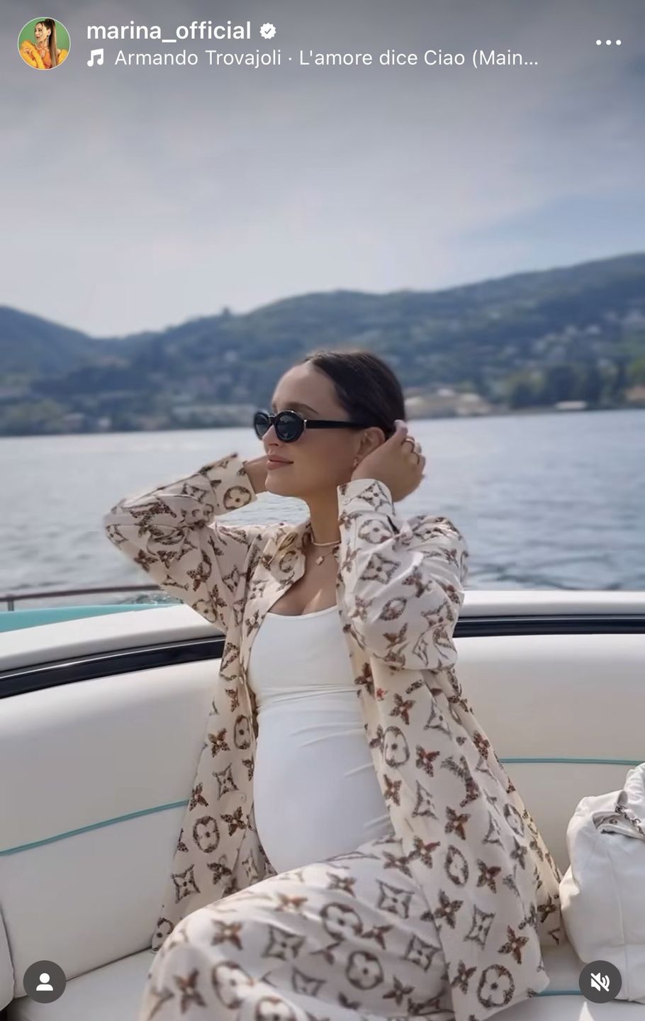 Marina w "piżamowym" komplecie