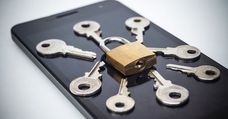 Archos GranitePhone to bardzo bezpieczny telefon, ale niestety koszmarnie drogi