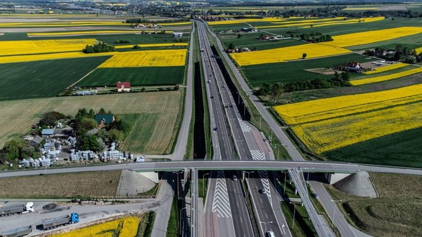 Droga S17 we wsi Wola Piasecka