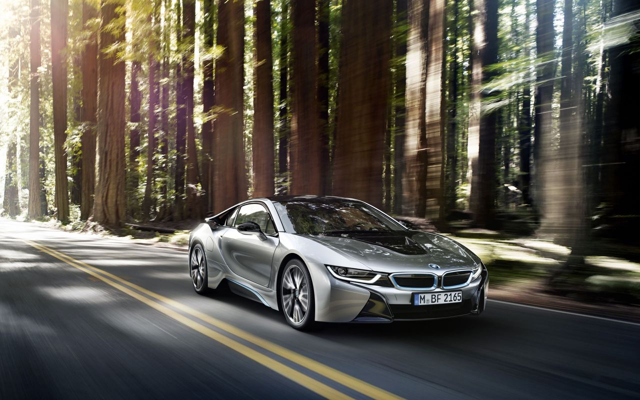 Czas oczekiwania na BMW i8 zredukowany z 18 do 4 miesięcy