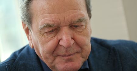 Czarne chmury nad byłym kanclerzem. CDU wzywa do nałożenia sankcji na Schroedera
