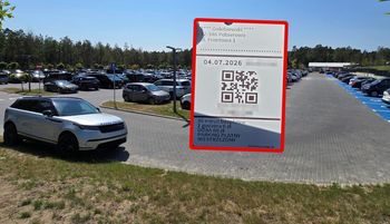 Zaparkował przy Gołębiewskim. Spojrzał dwa razy. To nie była pomyłka