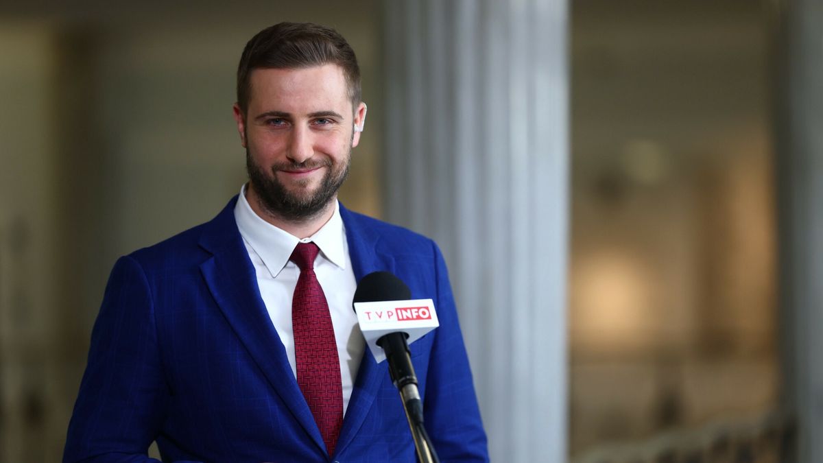 O?wiadczenie lider�w partii opozycyjnych
24.10.2023 Warszawa Oswiadczenie liderow opozycji Przewodniczacego Platformy Obywatelskiej - Donalda Tuska, Przewodniczacego Polska 2050 - Szymona Holowni, Prezesa Polskiego Stronnictwa Ludowego - Wladys?awa Kosiniaka-Kamysza i Przewodniczacego Nowej Lewicy - Wlodzimierza Czarzastego przed konsultacjami z prezydentem po wyborach parlamentarnych na temat tworzenia nowego rzadu
 fot Andrzej Iwanczuk/REPORTER
n/z: Milosz Kleczek
Andrzej Iwanczuk/REPORTER