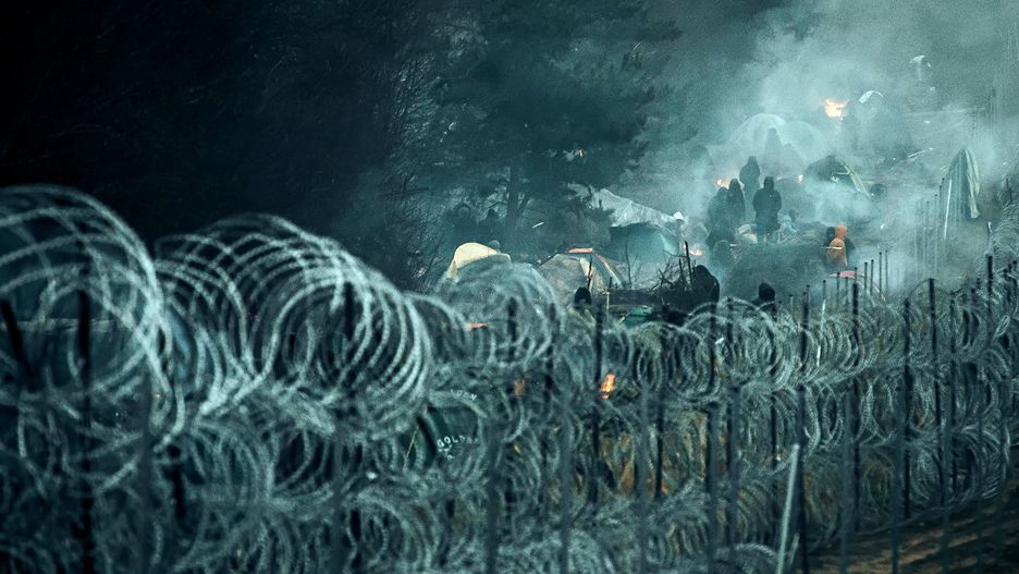 Kuźnica, 12.11.2021. Na zdjęciu z 10.11.2021 obóz migrantów w okolicy polsko-białoruskiego przejścia granicznego w Kuźnicy. Na polsko-białoruskiej granicy trwa kryzys migracyjny. (sko) PAP/Irek Dorożański/DWOT HANDOUT EDITORIAL USE ONLY NO SALES
