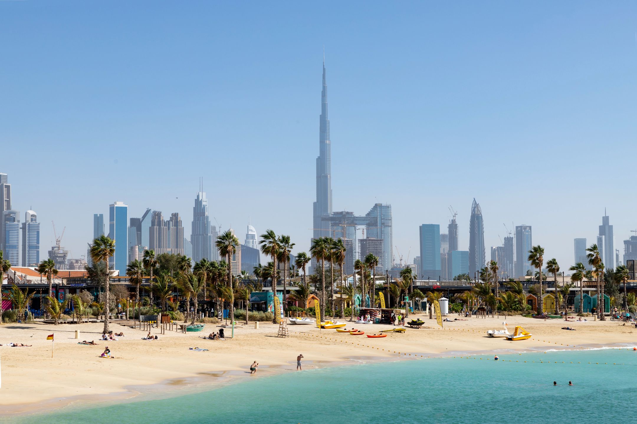 Dubaj kusi masą atrakcji i rajskimi plażami